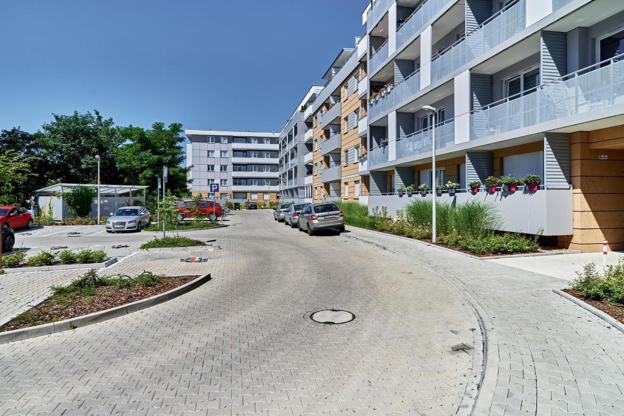 Modern Apartments Wroclaw By Renters Екстериор снимка