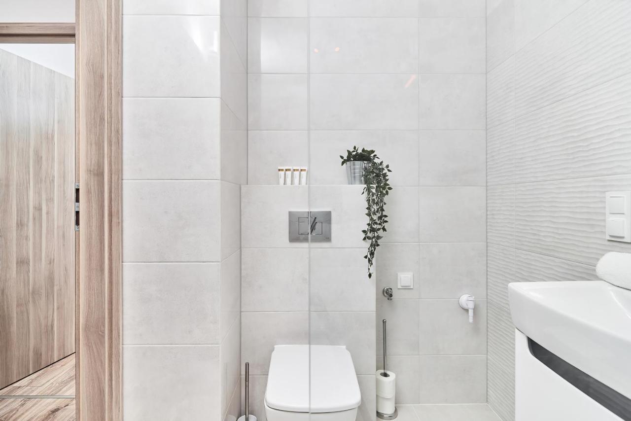 Modern Apartments Wroclaw By Renters Екстериор снимка